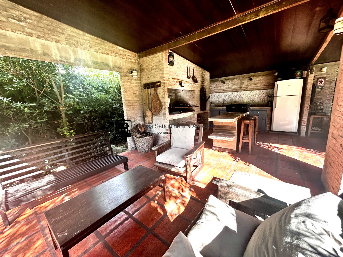 Casa ID.2730 - Muy linda casa en la Mansa con piscina 