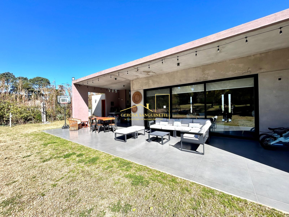 Casa ID.3220 - Confortable casa de 4 dormitorios en Punta del Este en alquiler