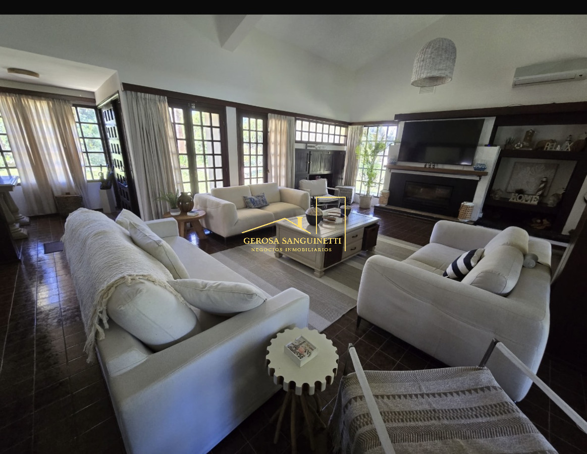 Casa ID.3187 - Casa de 4 dormitorios en Punta del Este en alquiler 