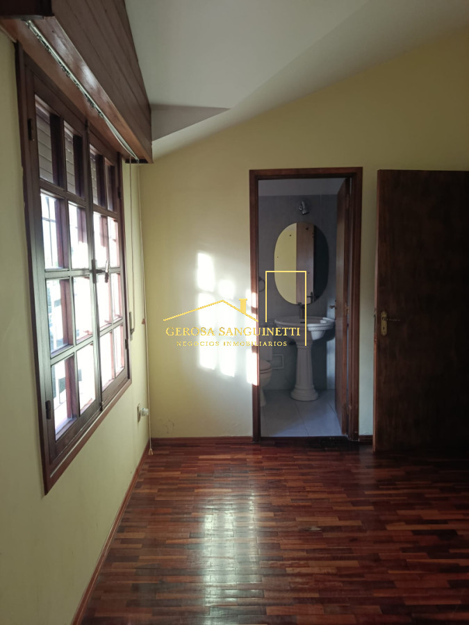 Casa ID.3572 - Muy linda casa en Carrasco con 4 dormitorios en venta