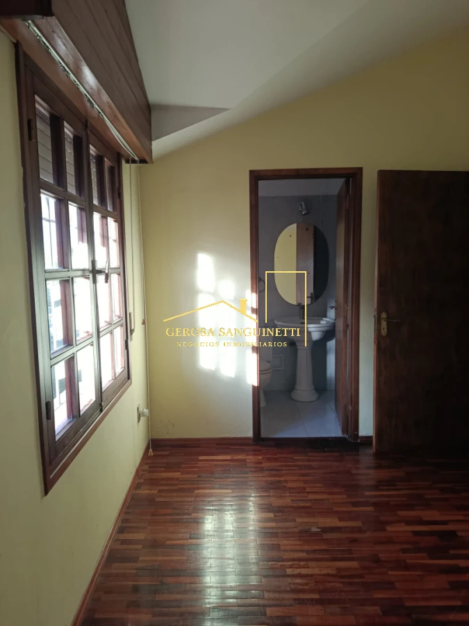 Casa ID.3572 - Muy linda casa en Carrasco con 4 dormitorios en venta