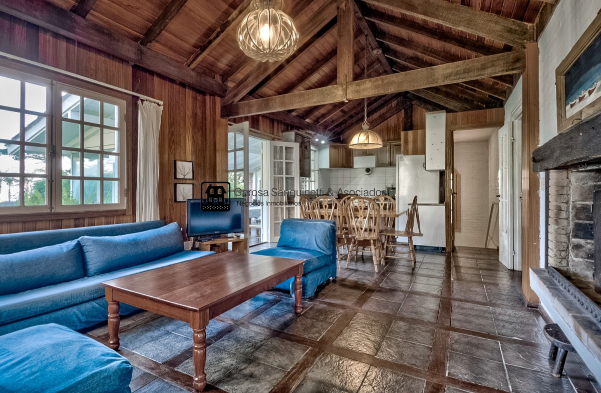 Casa ID.1332 - Muy linda casa en Pinares a metros del mar