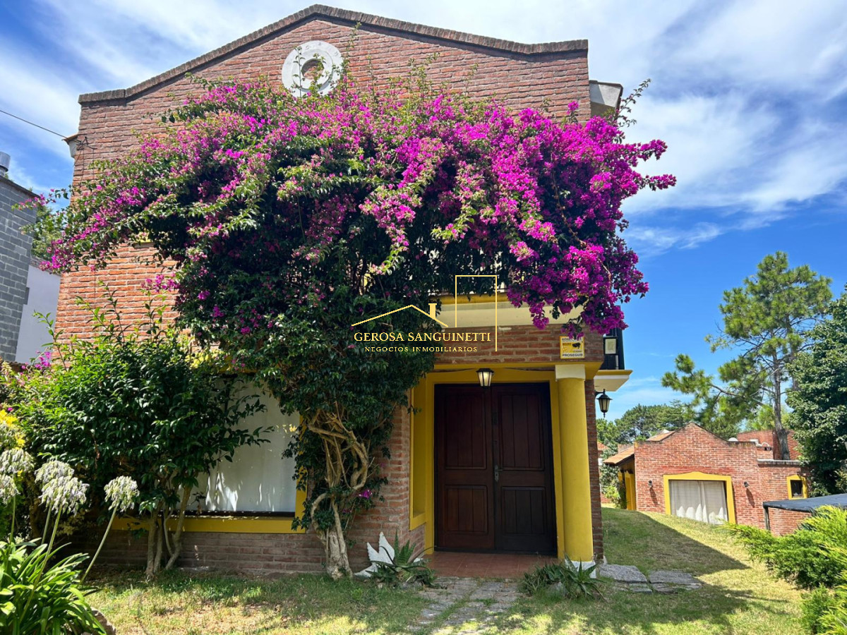 Casa ID.2124 - Casa en Pinares de 3 dormitorios en venta 