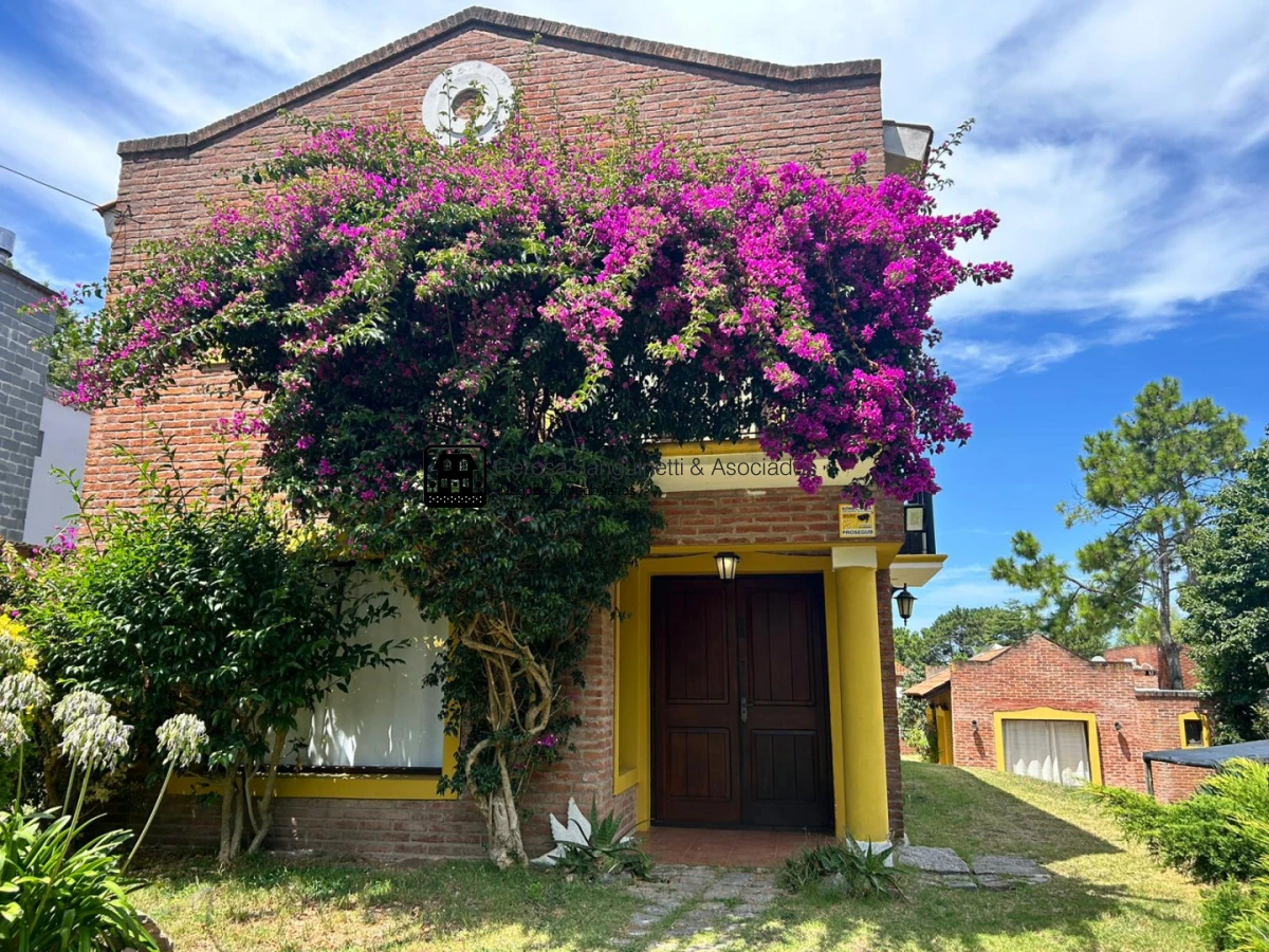 Casa ID.2124 - Casa en Pinares de 3 dormitorios en venta 