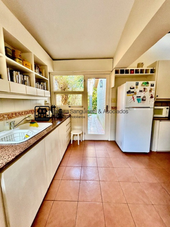 Casa ID.2672 - Casa en venta en la Mansa, excelente ubicación 