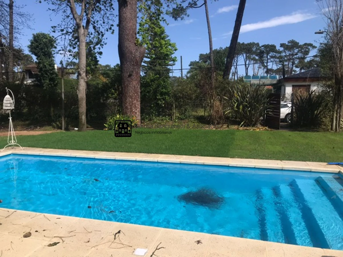 Casa ID.1555 - Muy linda casa en la Mansa con piscina y barbacoa