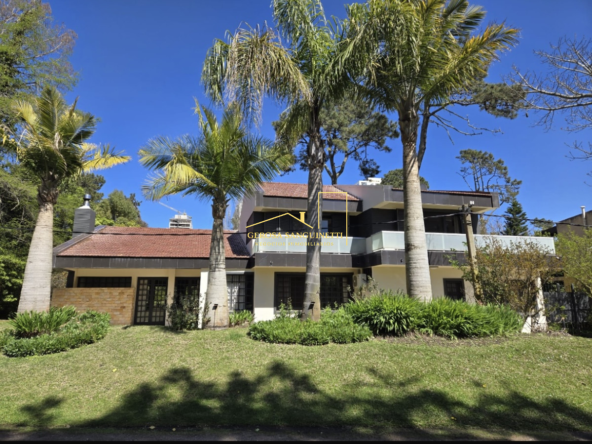 Casa ID.3187 - Casa de 4 dormitorios en Punta del Este en alquiler 