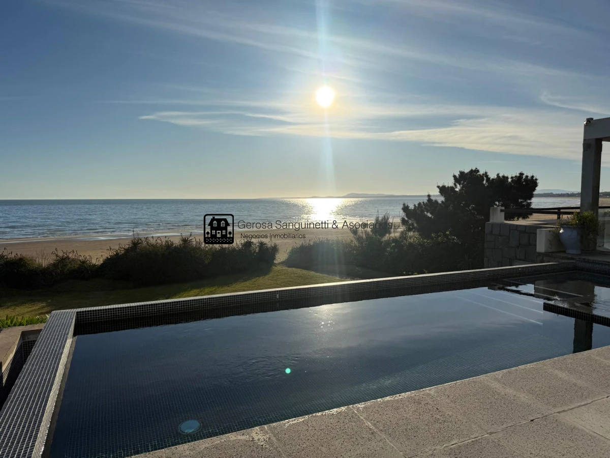 Casa ID.1120 - Espectacular casa en Solanas sobre la playa con piscina
