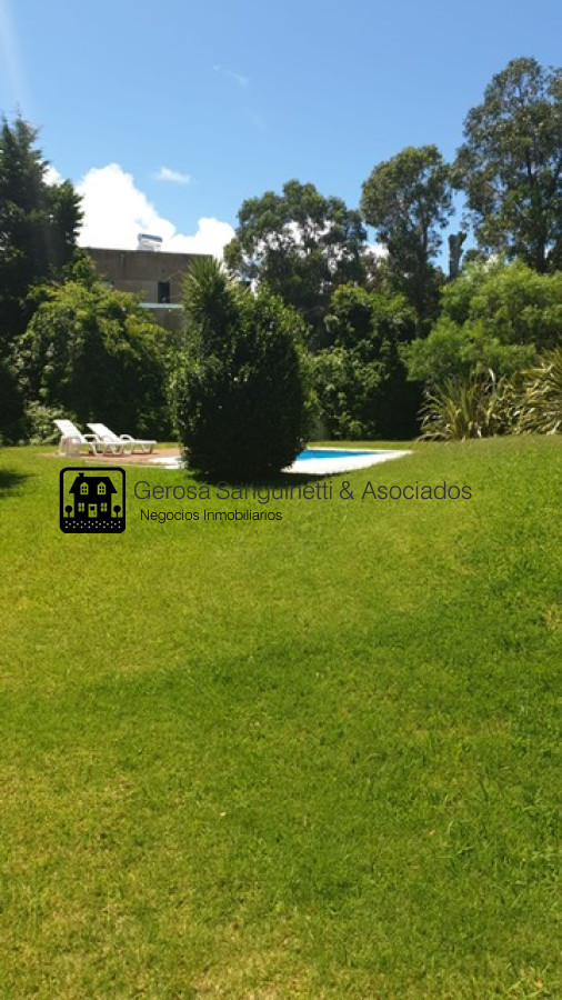 Casa ID.1744 - Amplia casa en PInares a metros del mar
