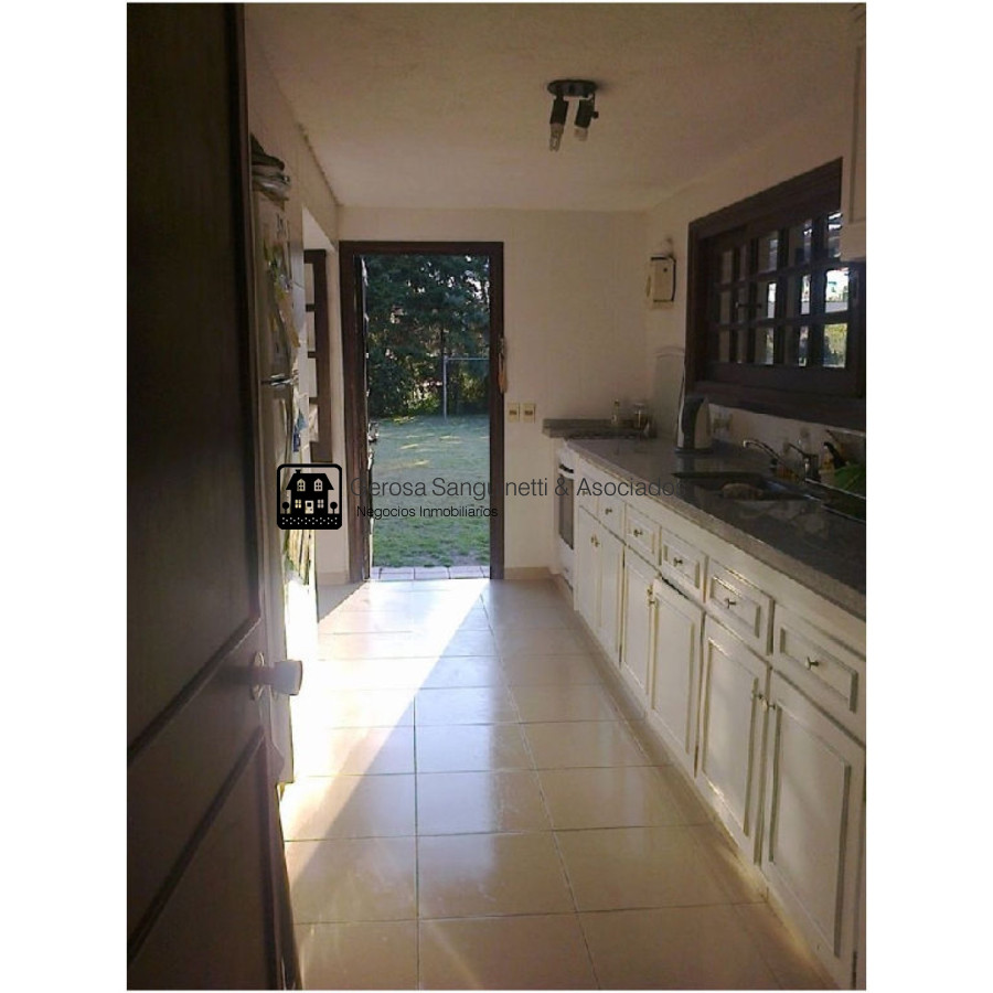 Casa ID.798 - Casa de 4 dormitorios en alquiler en Pinares Punta del Este 