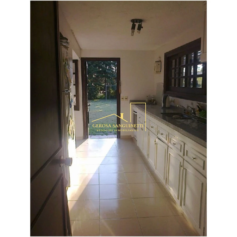 Casa ID.798 - Casa de 4 dormitorios en alquiler en Punta del Este 