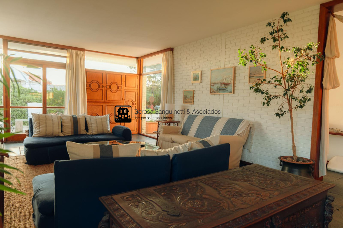 Casa ID.3218 - Chalet de 3 dormitorios en suite en Pinares en Alquiler