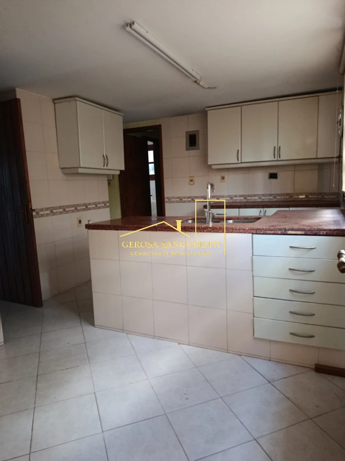 Casa ID.3572 - Muy linda casa en Carrasco con 4 dormitorios en venta