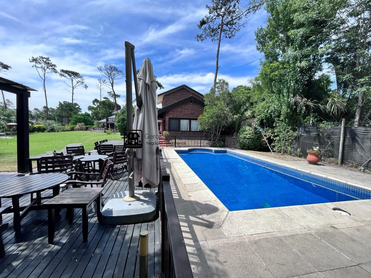 Casa ID.2286 - Espectacular casa en Pinares a metros del mar