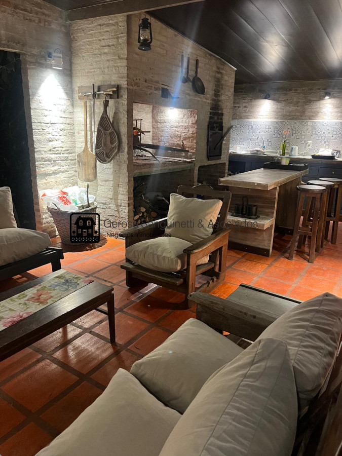 Casa ID.2730 - Muy linda casa en la Mansa con piscina en alquiler