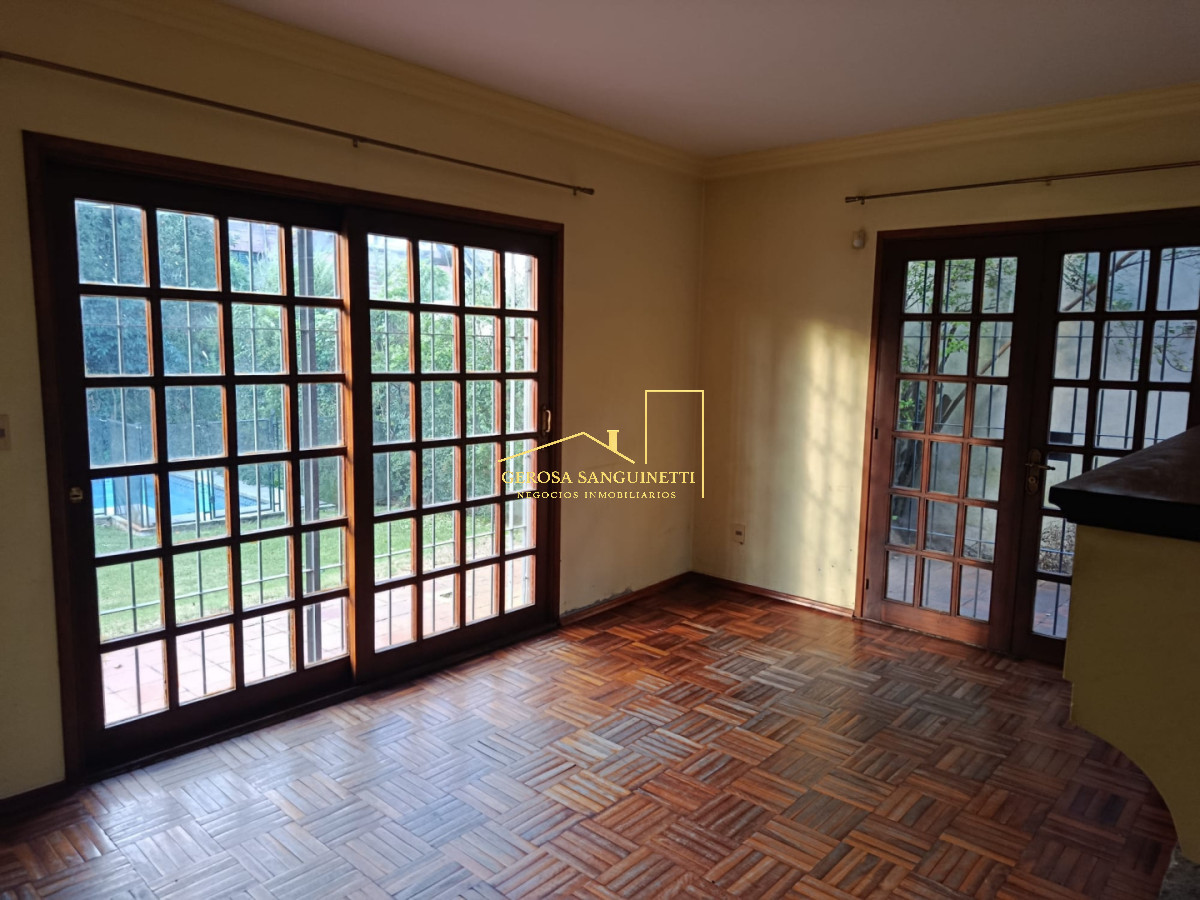 Casa ID.3572 - Muy linda casa en Carrasco con 4 dormitorios en venta