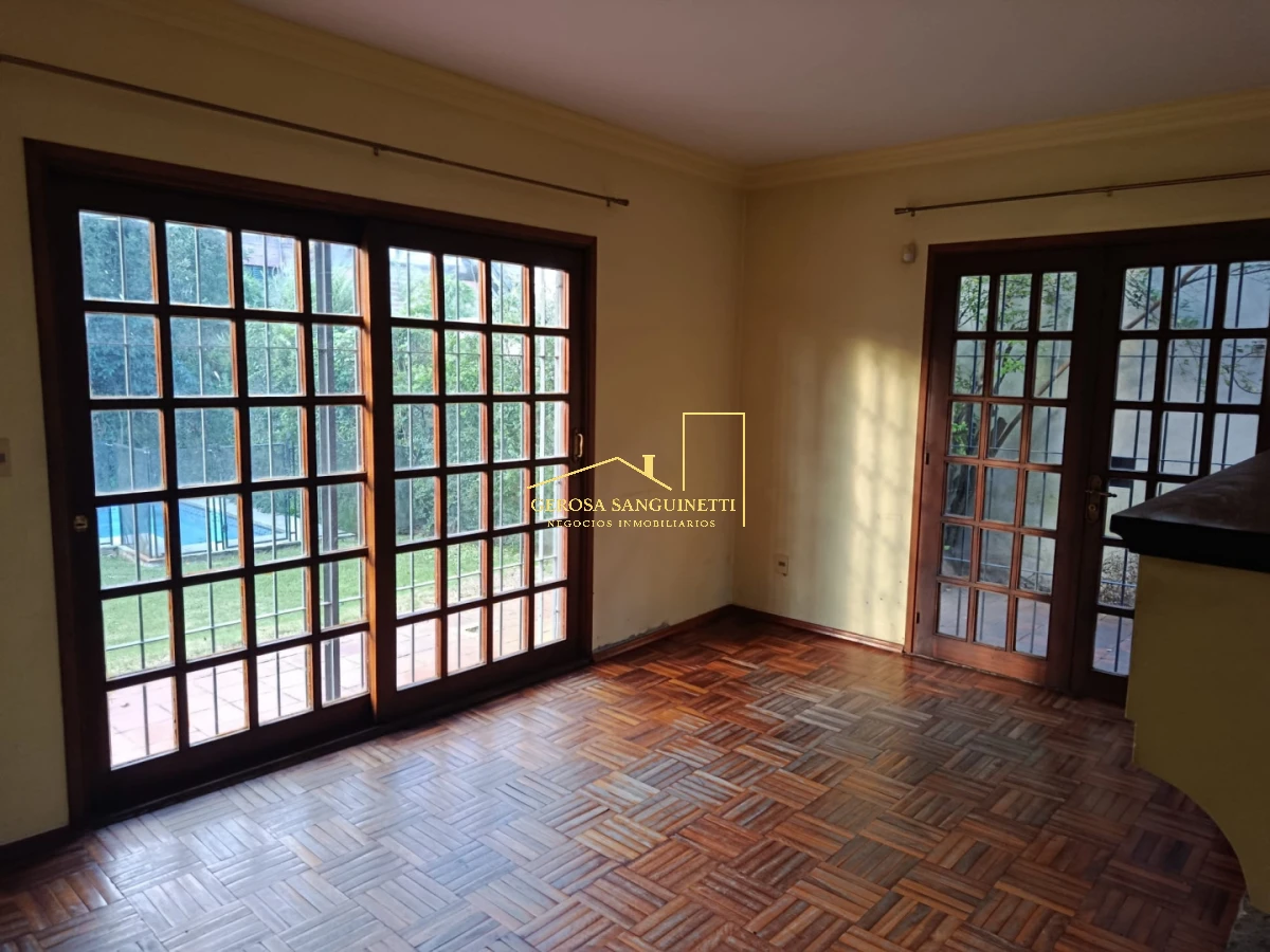 Casa ID.3572 - Muy linda casa en Carrasco con 4 dormitorios en venta