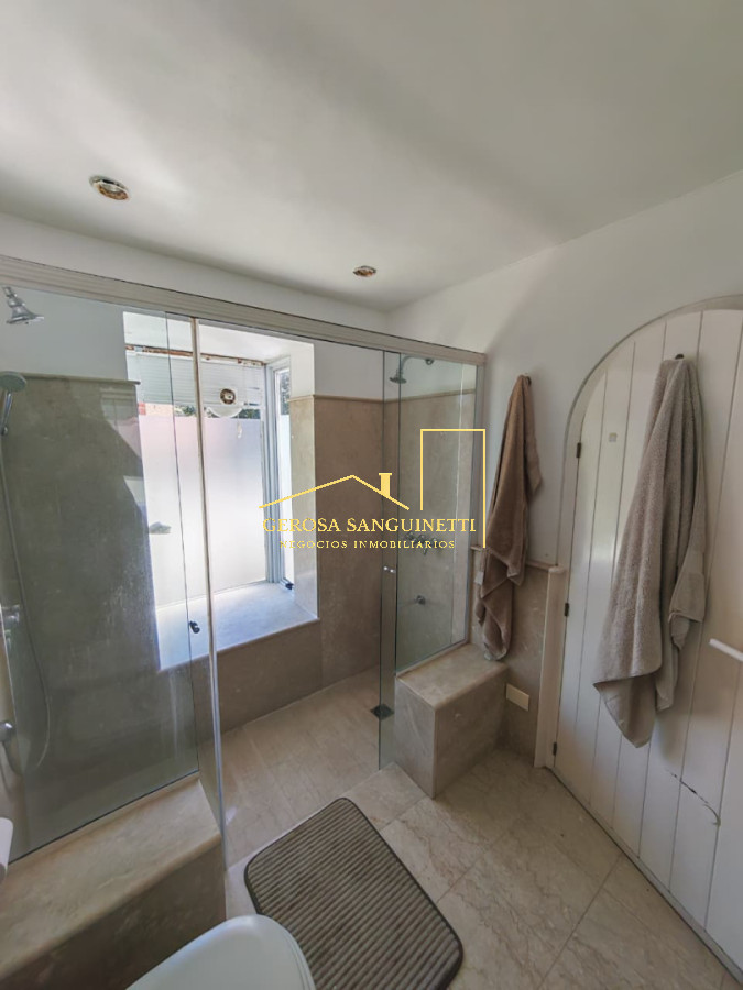 Casa ID.3368 - Casa de 5 dormitorios en Rincon del Indio en alquiler temporada