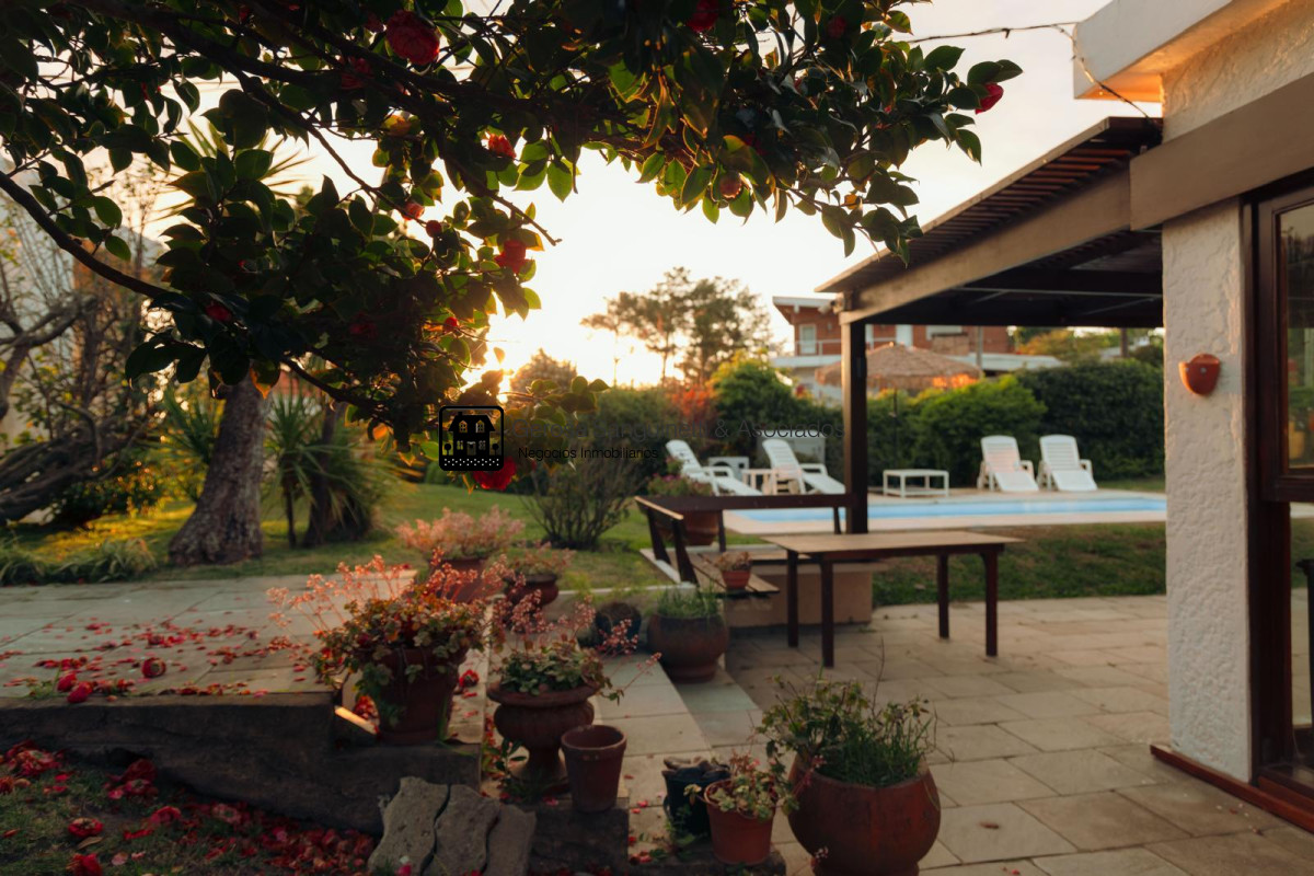 Casa ID.3218 - Chalet de 3 dormitorios en suite en Pinares en Alquiler