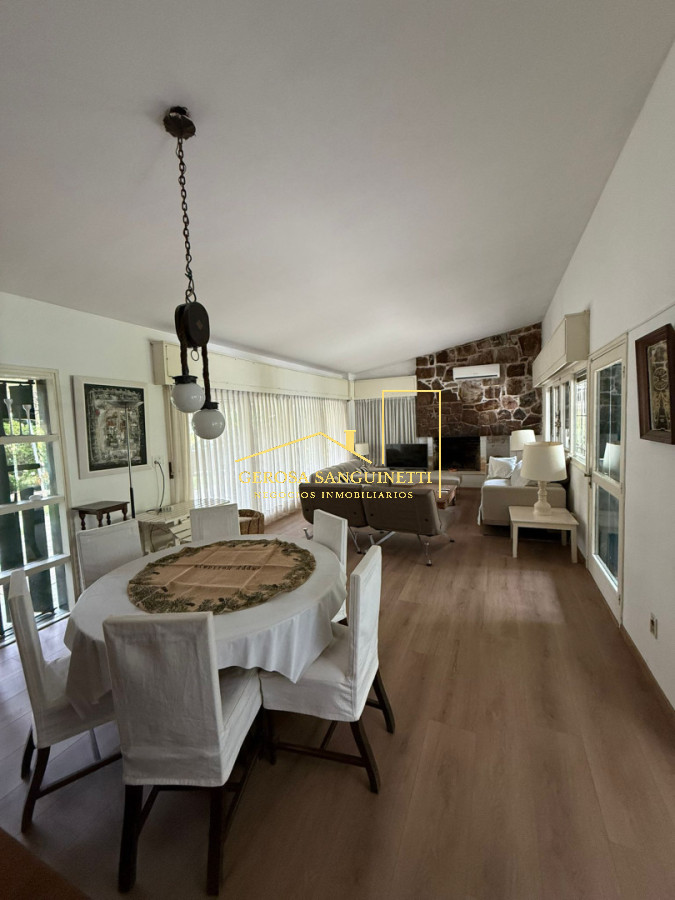 Casa ID.3332 - Chalet con piscina climatizada de 3 dormitorios en alquiler Punta del Este