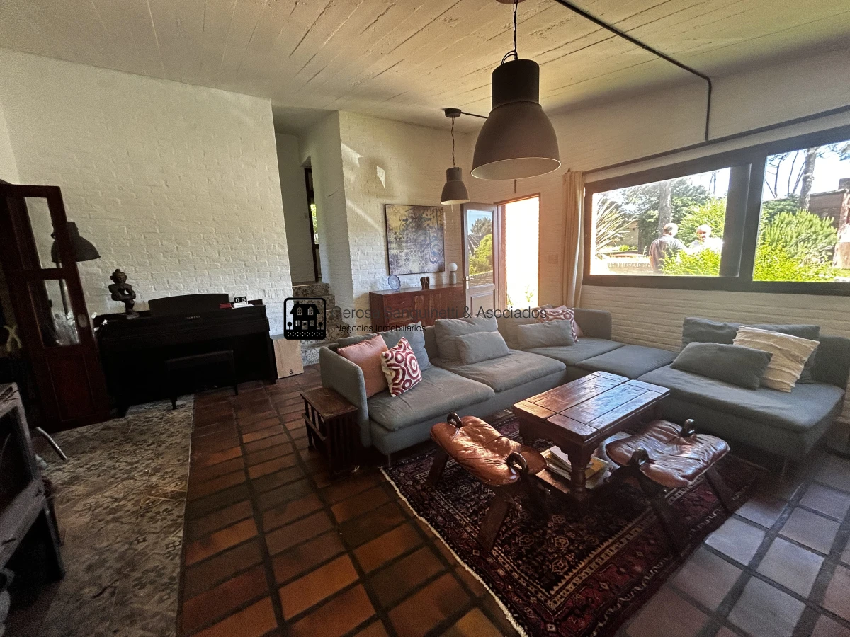 Casa ID.2743 - Casa en Pinares, muy buena ubicación  