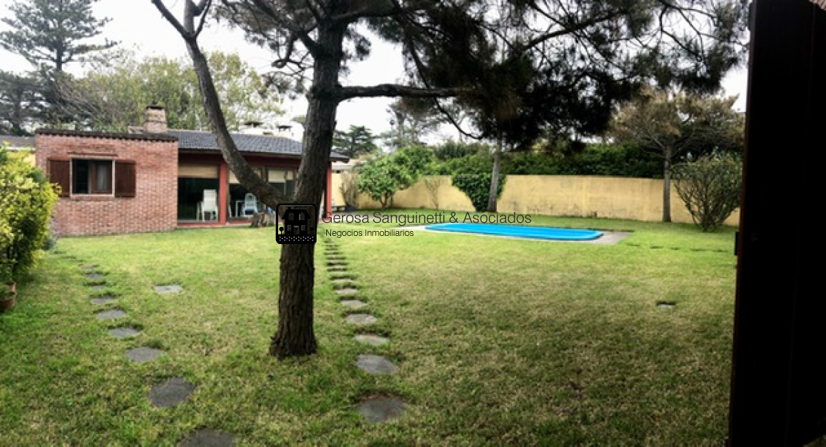 Casa ID.1561 - Amplia casa en la Brava a pasos de la playa con vista parcial al mar
