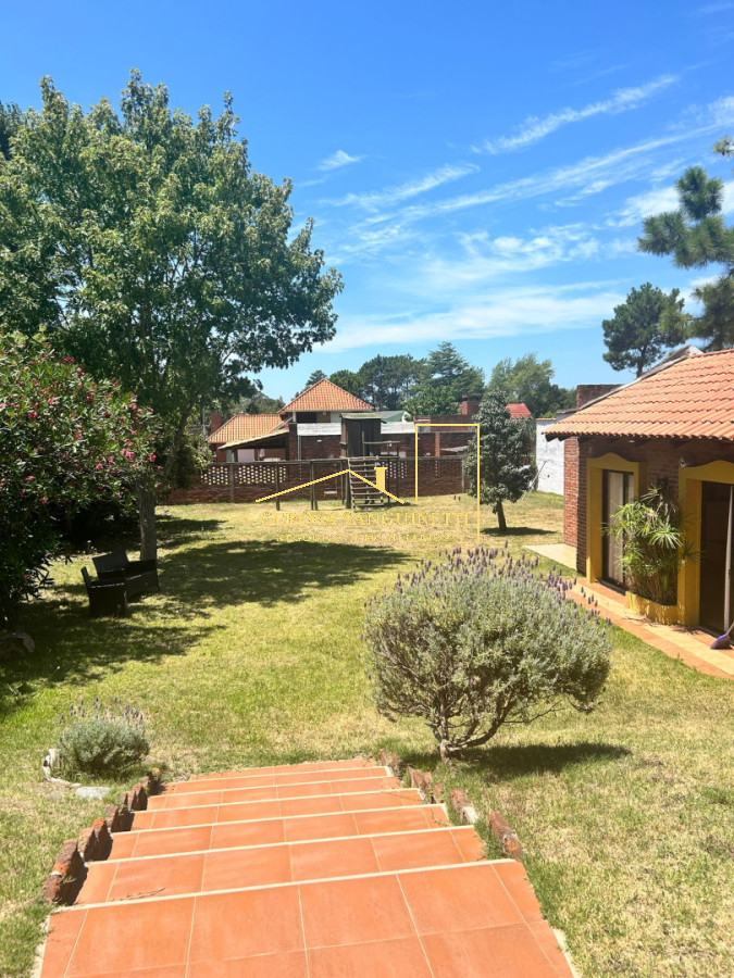Casa ID.2124 - Casa en Pinares de 3 dormitorios en venta 
