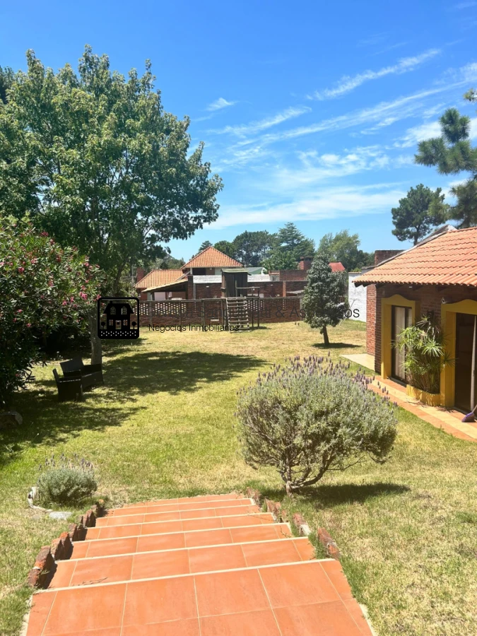 Casa ID.2124 - Casa en Pinares de 3 dormitorios en venta 