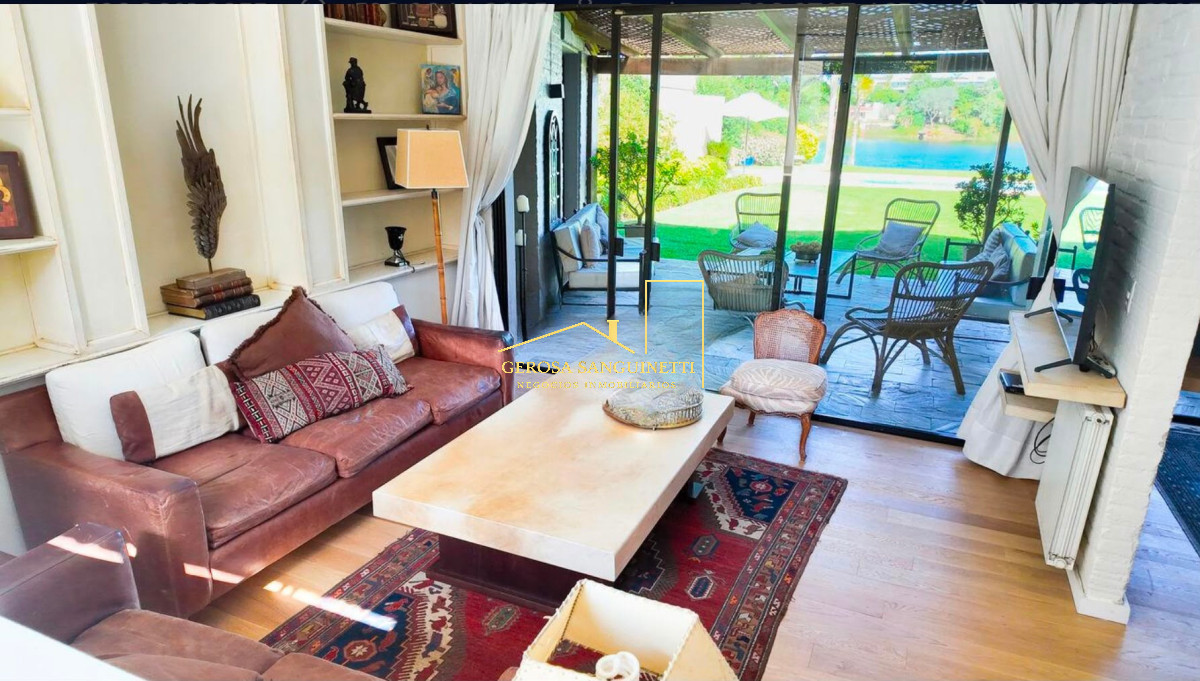 Casa ID.3730 - Casa sobre lago de Parque Miramar en venta 