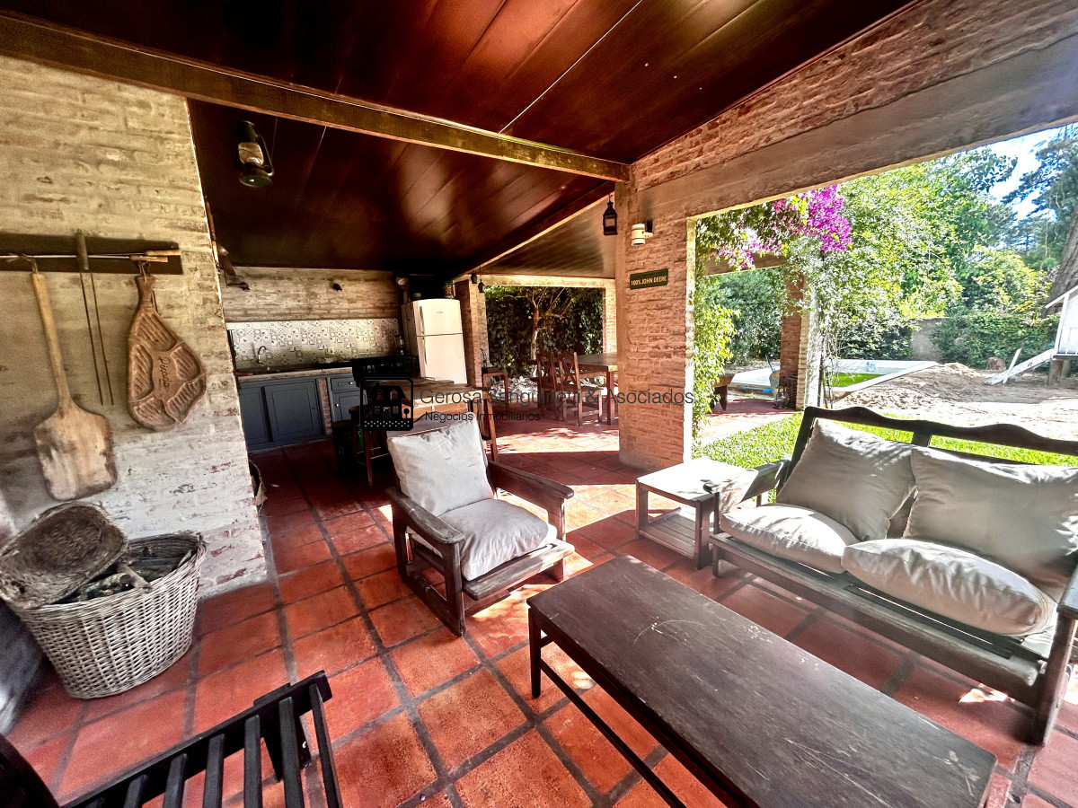 Casa ID.2730 - Muy linda casa en la Mansa con piscina 
