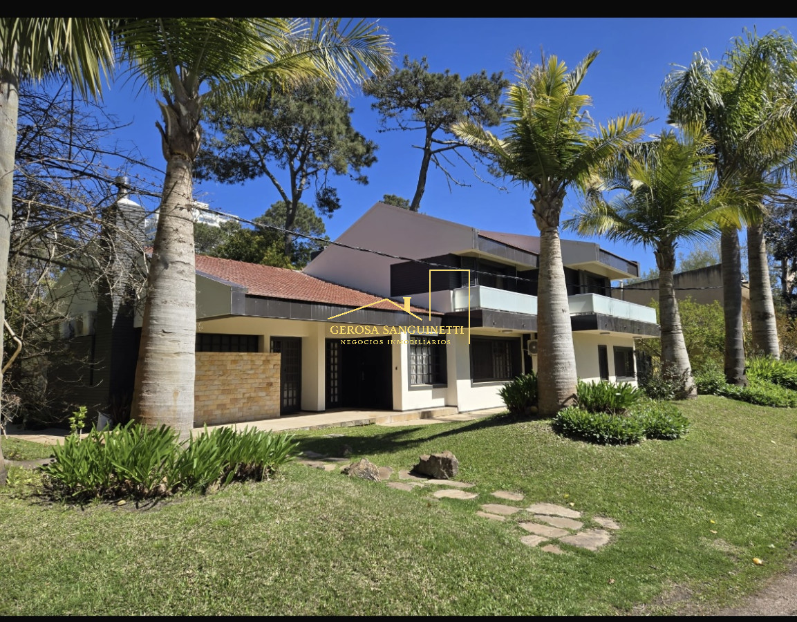 Casa ID.3187 - Casa de 4 dormitorios en Punta del Este en alquiler 