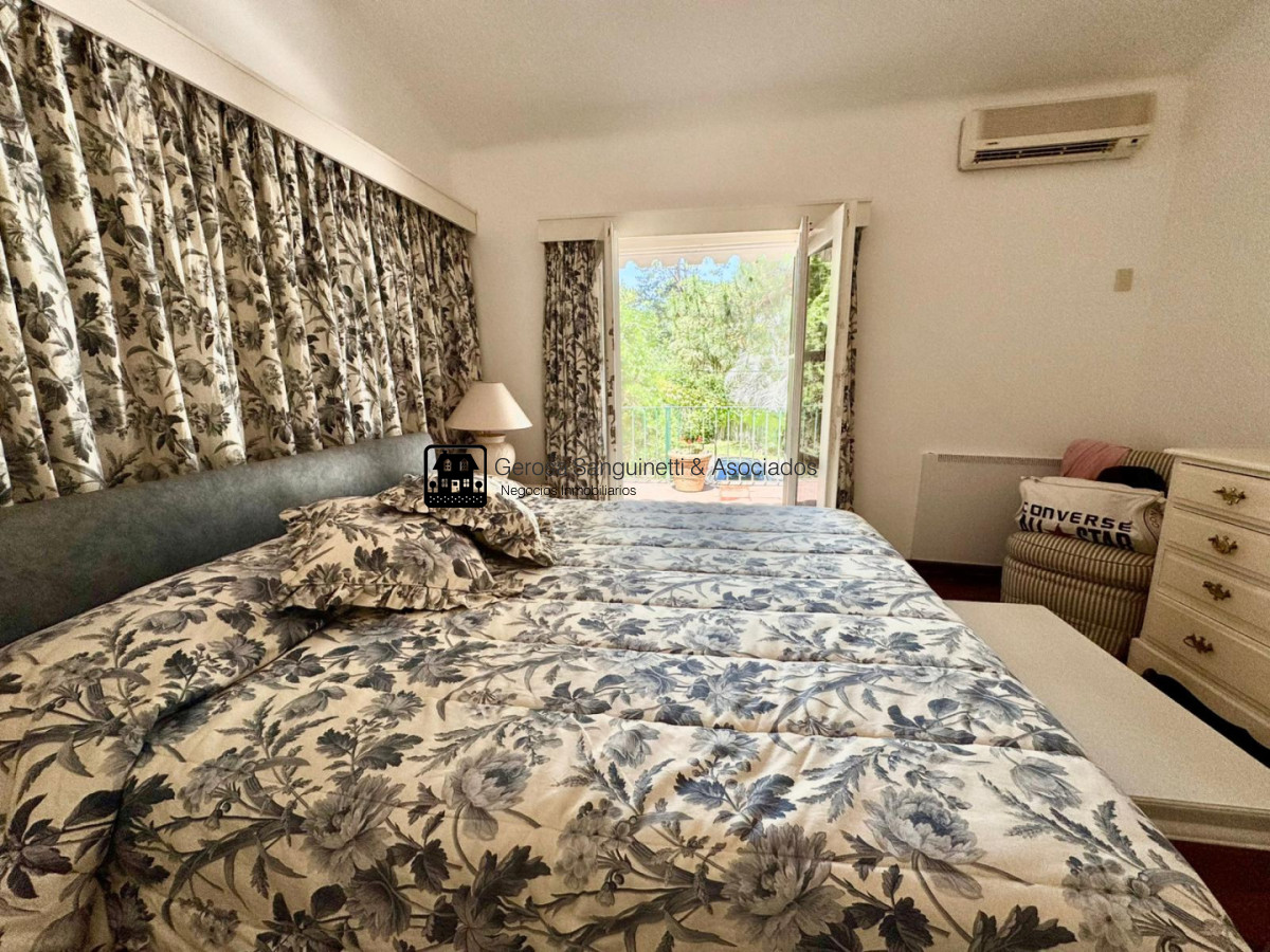 Casa ID.3310 - Casa de 4 dormitorios en alquiler en San Rafael 