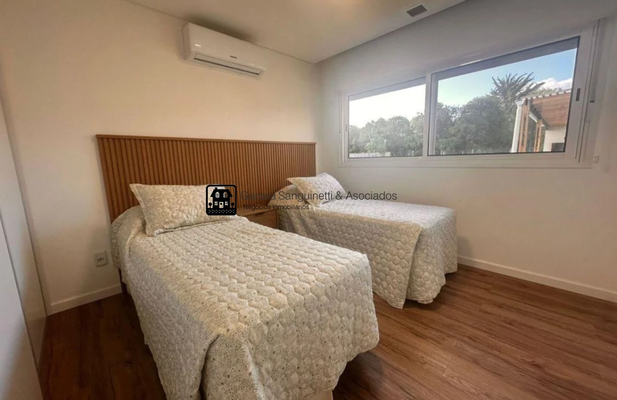 Casa ID.3335 - Casa de 4 dormitorios en alquiler en Punta Ballena