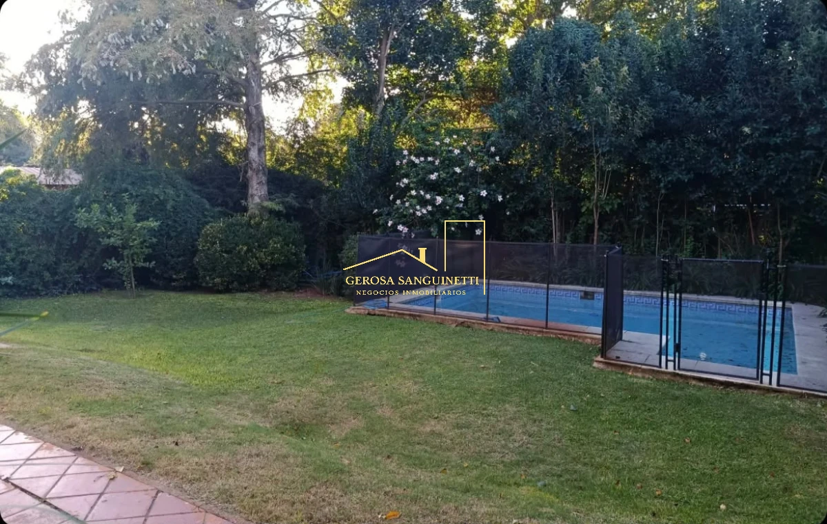 Casa ID.3572 - Muy linda casa en Carrasco con 4 dormitorios en venta