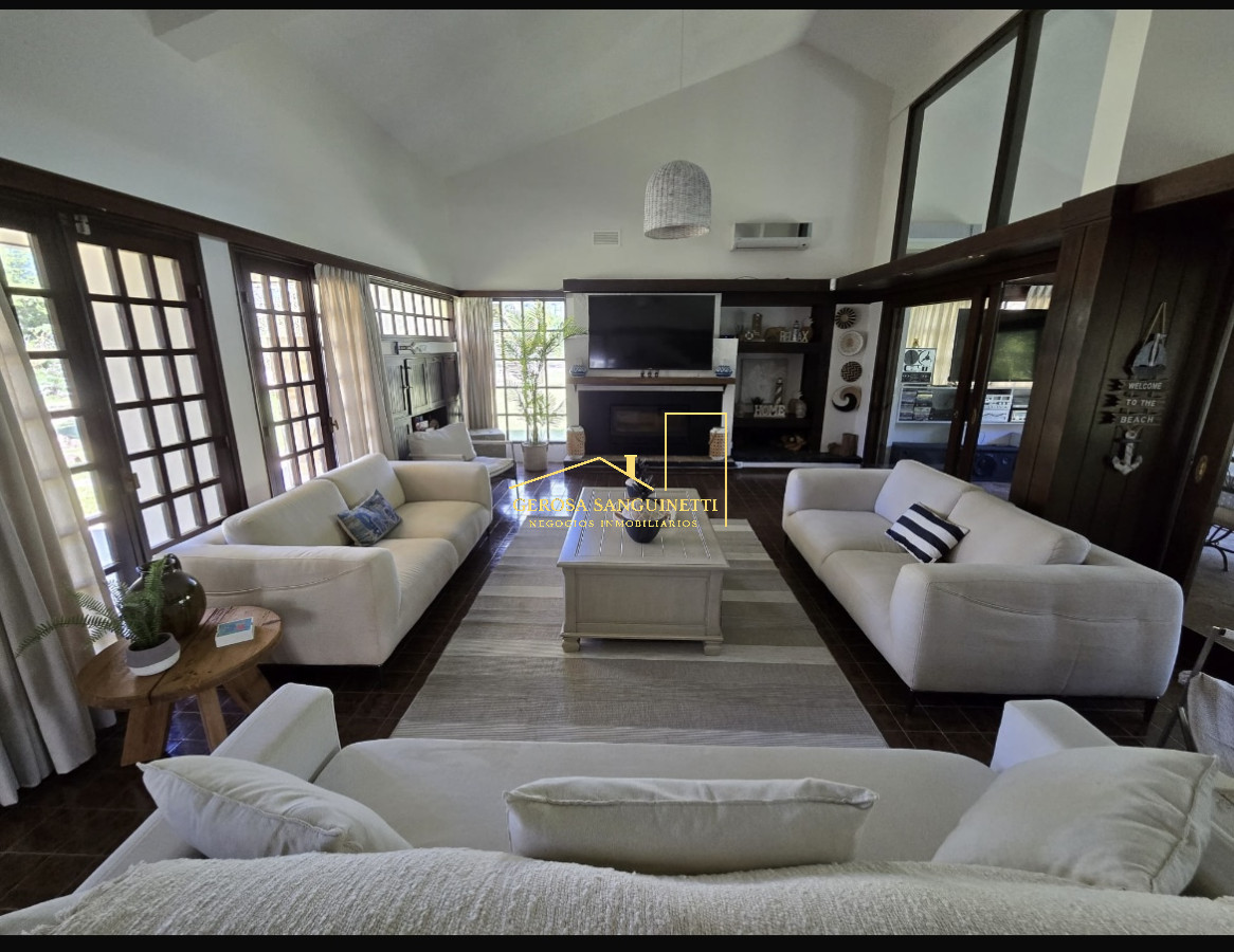 Casa ID.3187 - Casa de 4 dormitorios en Punta del Este en alquiler 