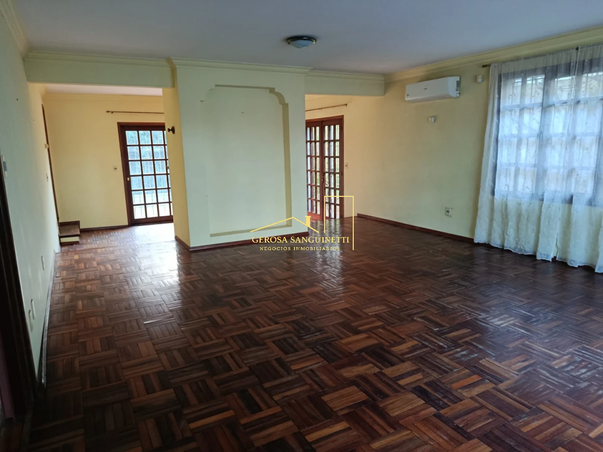 Casa ID.3572 - Muy linda casa en Carrasco con 4 dormitorios en venta