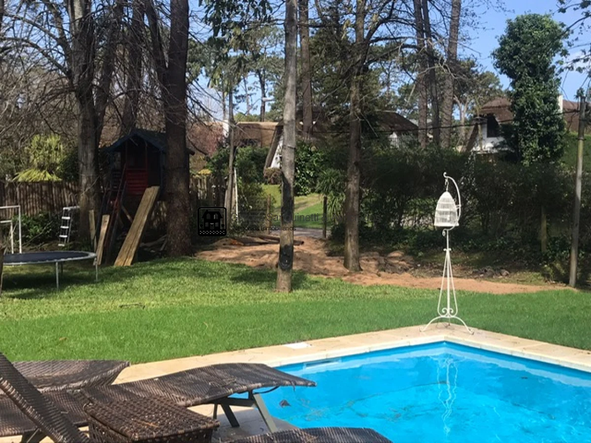 Casa ID.1555 - Muy linda casa en la Mansa con piscina y barbacoa