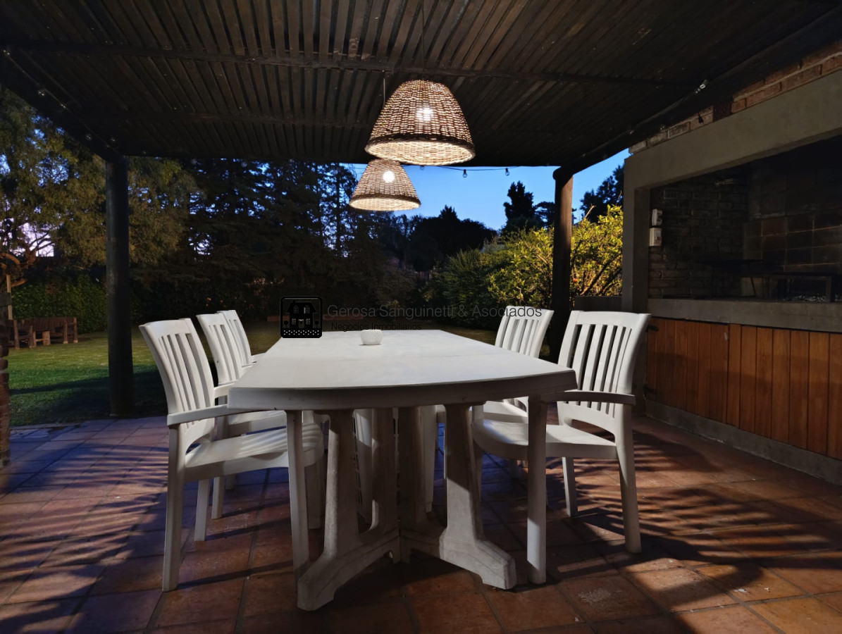 Casa ID.798 - Casa de 4 dormitorios en alquiler en Pinares Punta del Este 