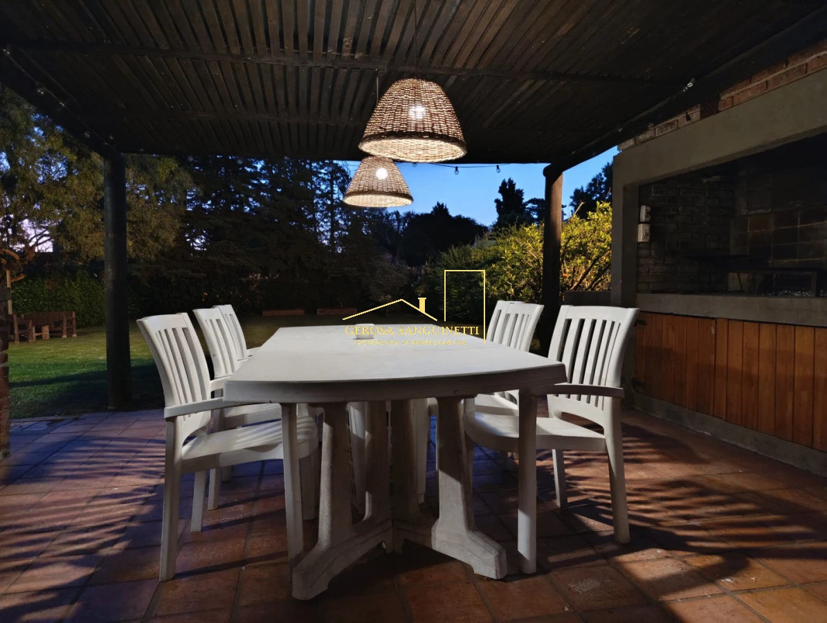 Casa ID.798 - Casa de 4 dormitorios en alquiler en Punta del Este 