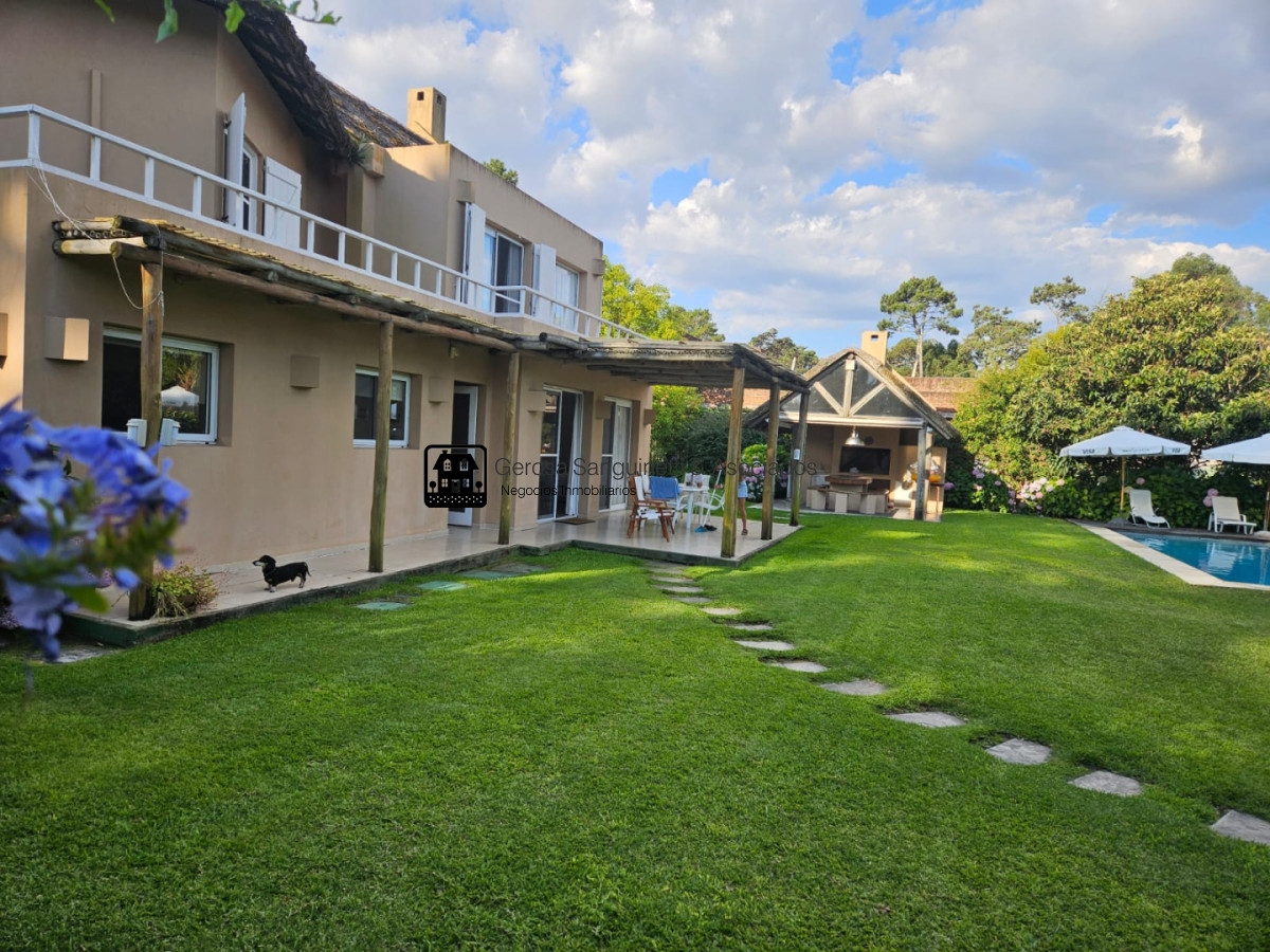 Casa ID.3316 - Muy linda casa de 4 dormitorios en alquiler en San Rafael 