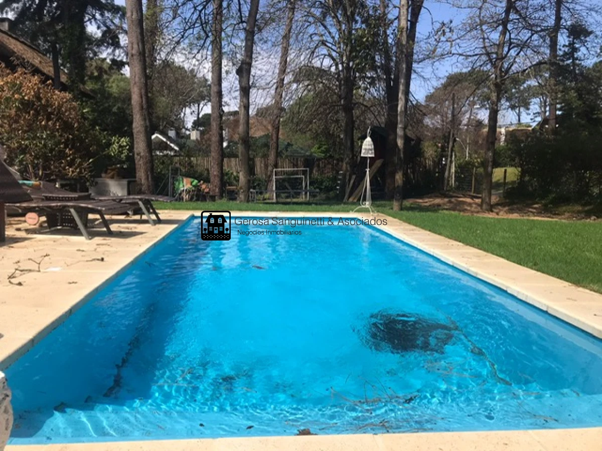 Casa ID.1555 - Muy linda casa en la Mansa con piscina y barbacoa