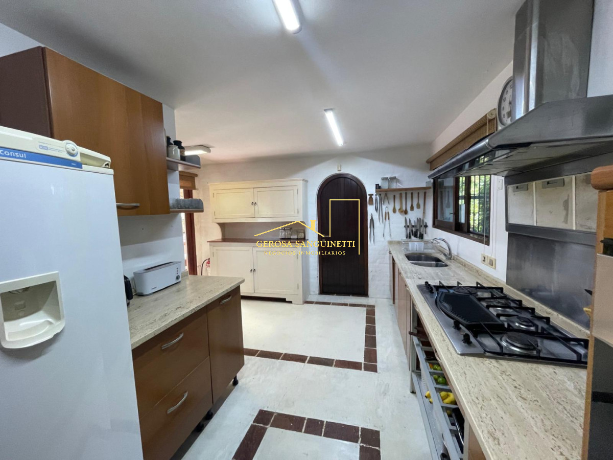 Casa ID.3368 - Casa de 5 dormitorios en Rincon del Indio en alquiler temporada