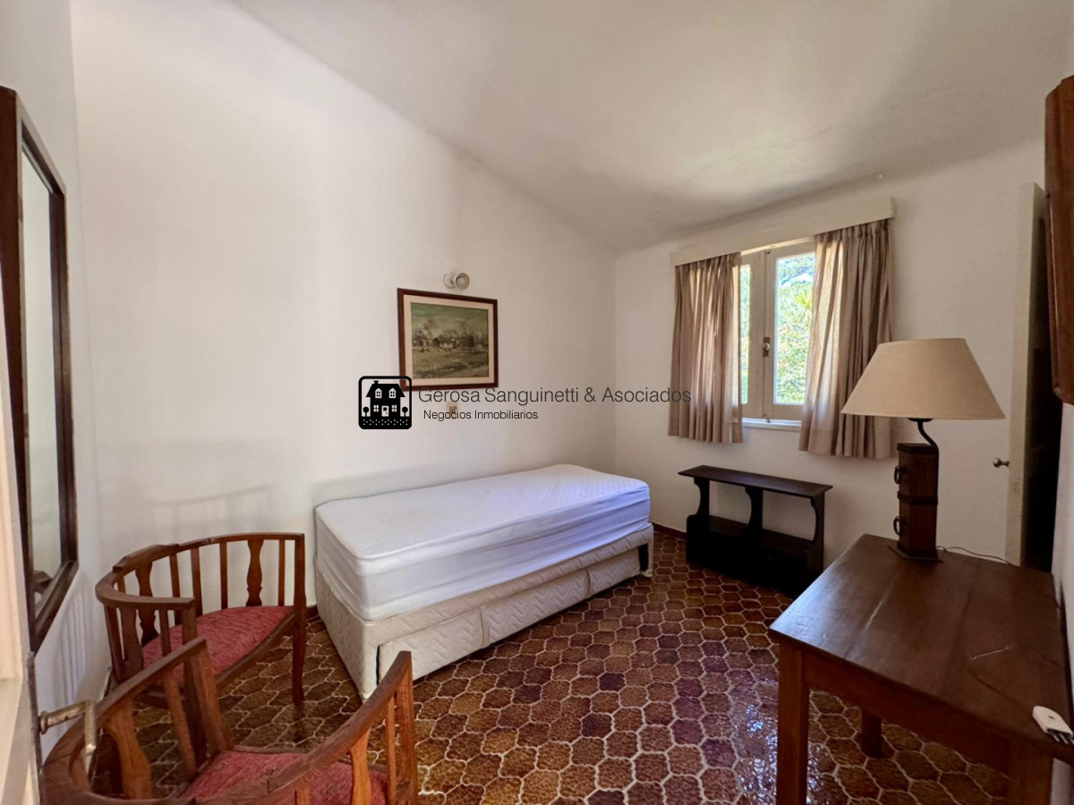 Casa ID.3310 - Casa de 4 dormitorios en alquiler en San Rafael 