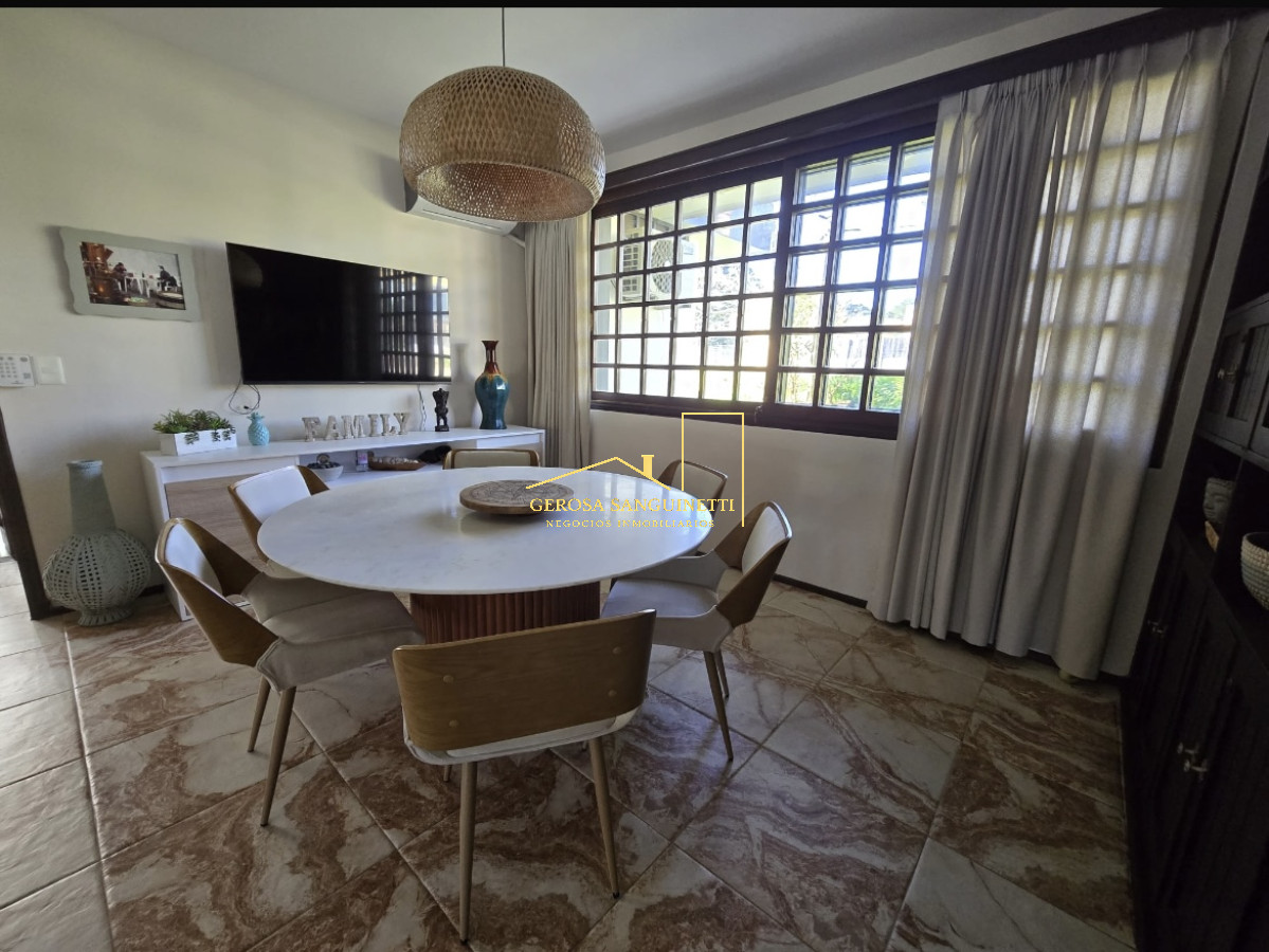 Casa ID.3187 - Casa de 4 dormitorios en Punta del Este en alquiler 