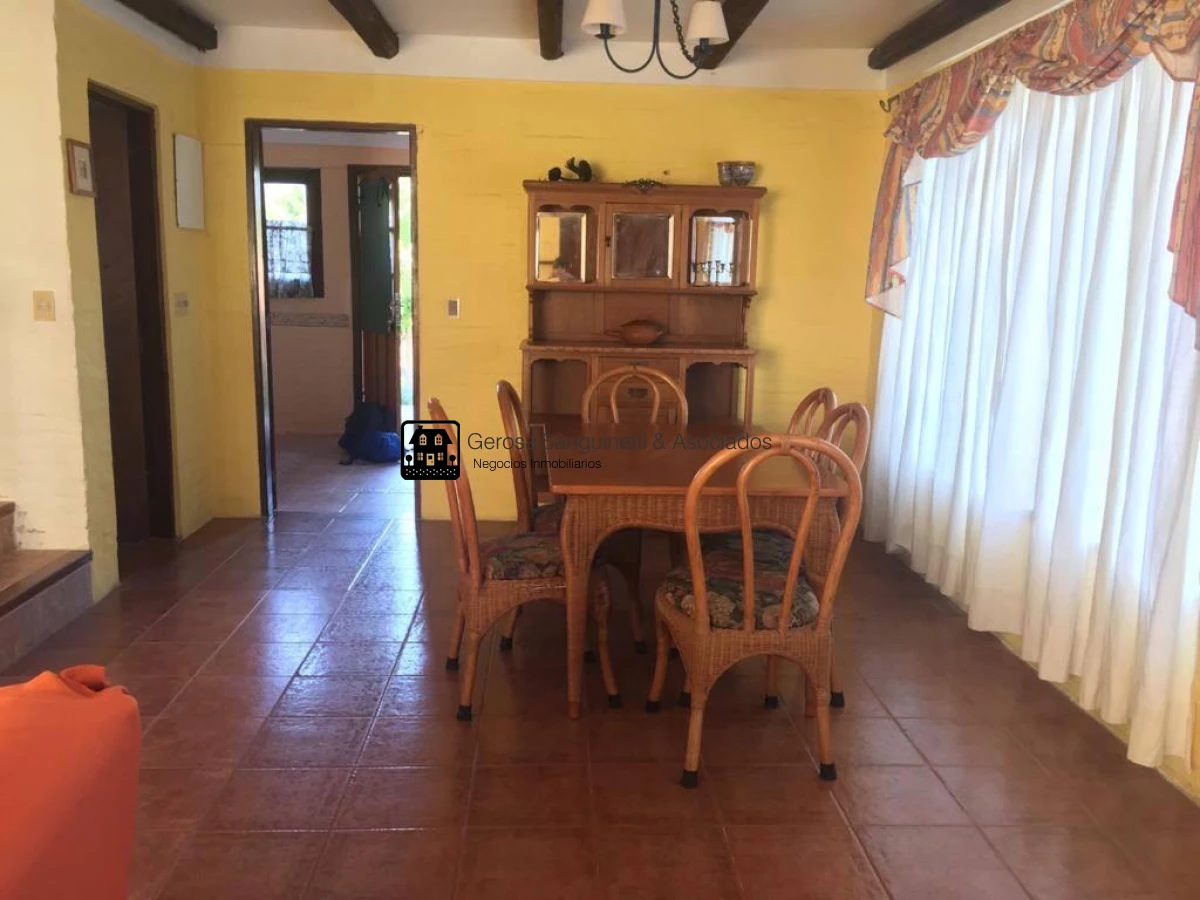 Casa ID.2124 - Casa en Pinares con espectacular jardín