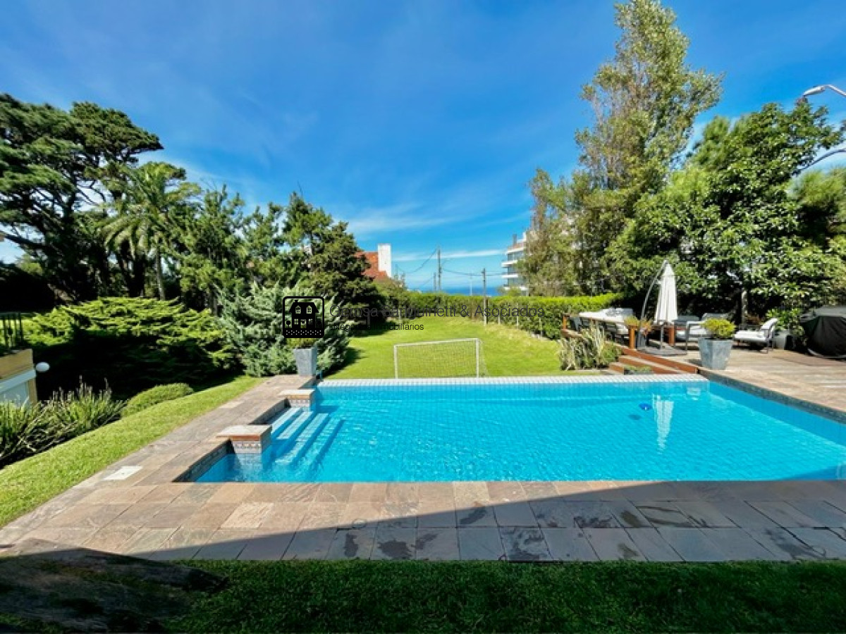 Casa ID.1061 - Espectacular casa a media cuadra del mar 