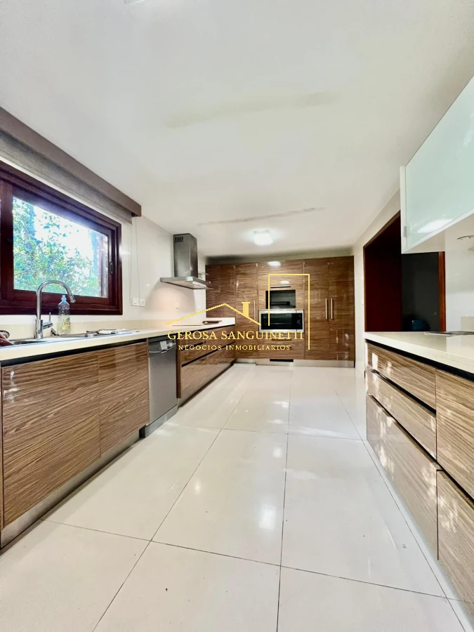 Casa ID.3254 - Gran casa de 10 dormitorios en alquiler en Punta del Este