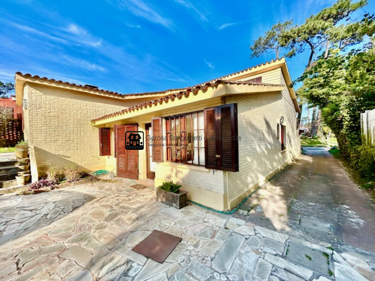 Casa ID.2672 - Casa en venta en la Mansa, excelente ubicación 