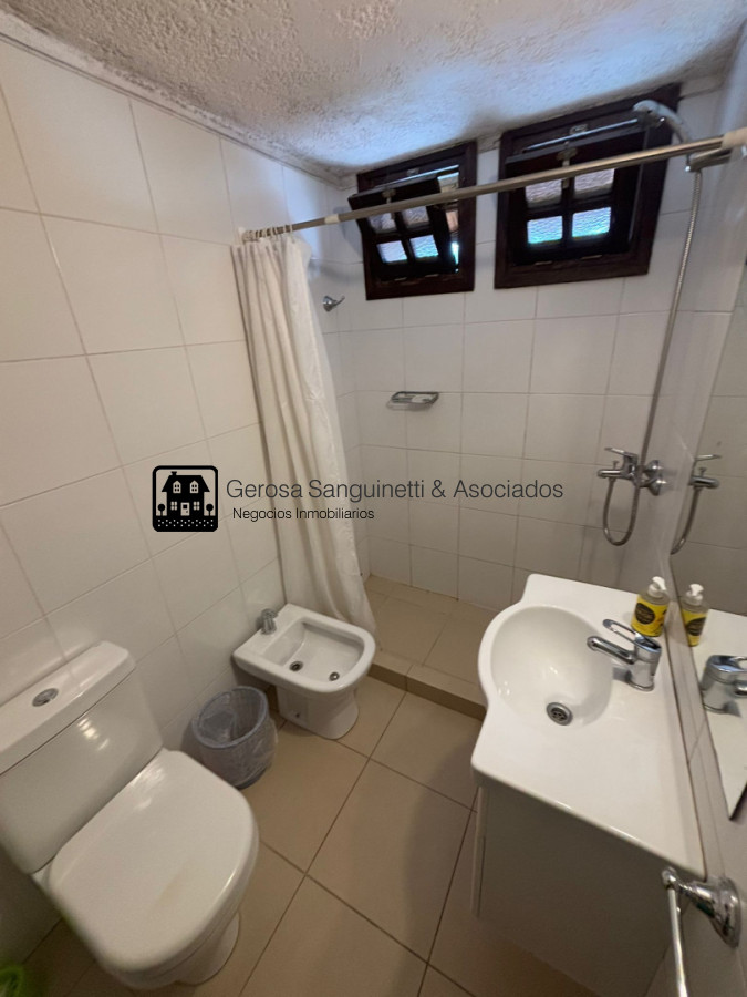 Casa ID.798 - Casa de 4 dormitorios en alquiler en Pinares Punta del Este 