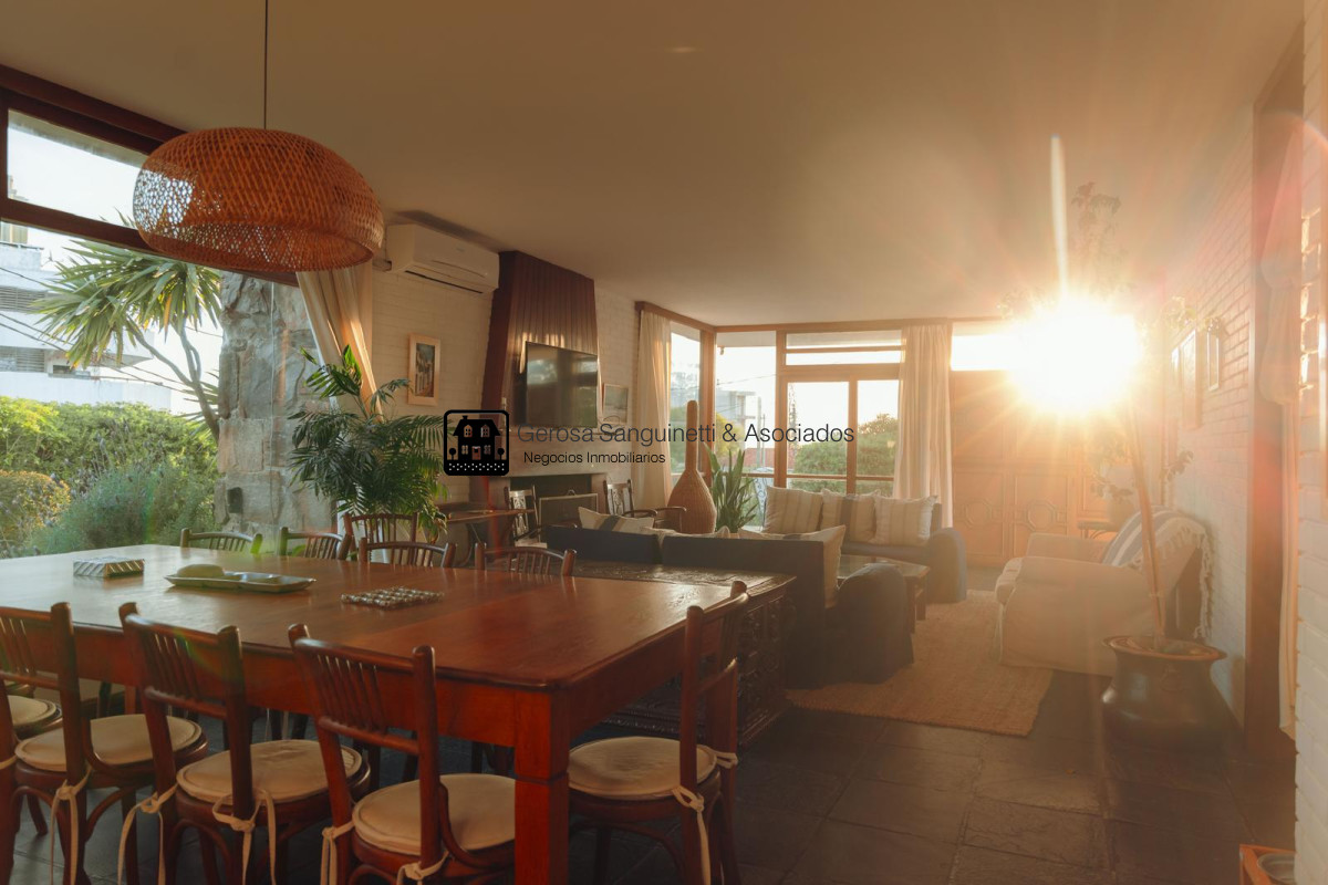 Casa ID.3218 - Chalet de 3 dormitorios en suite en Pinares en Alquiler